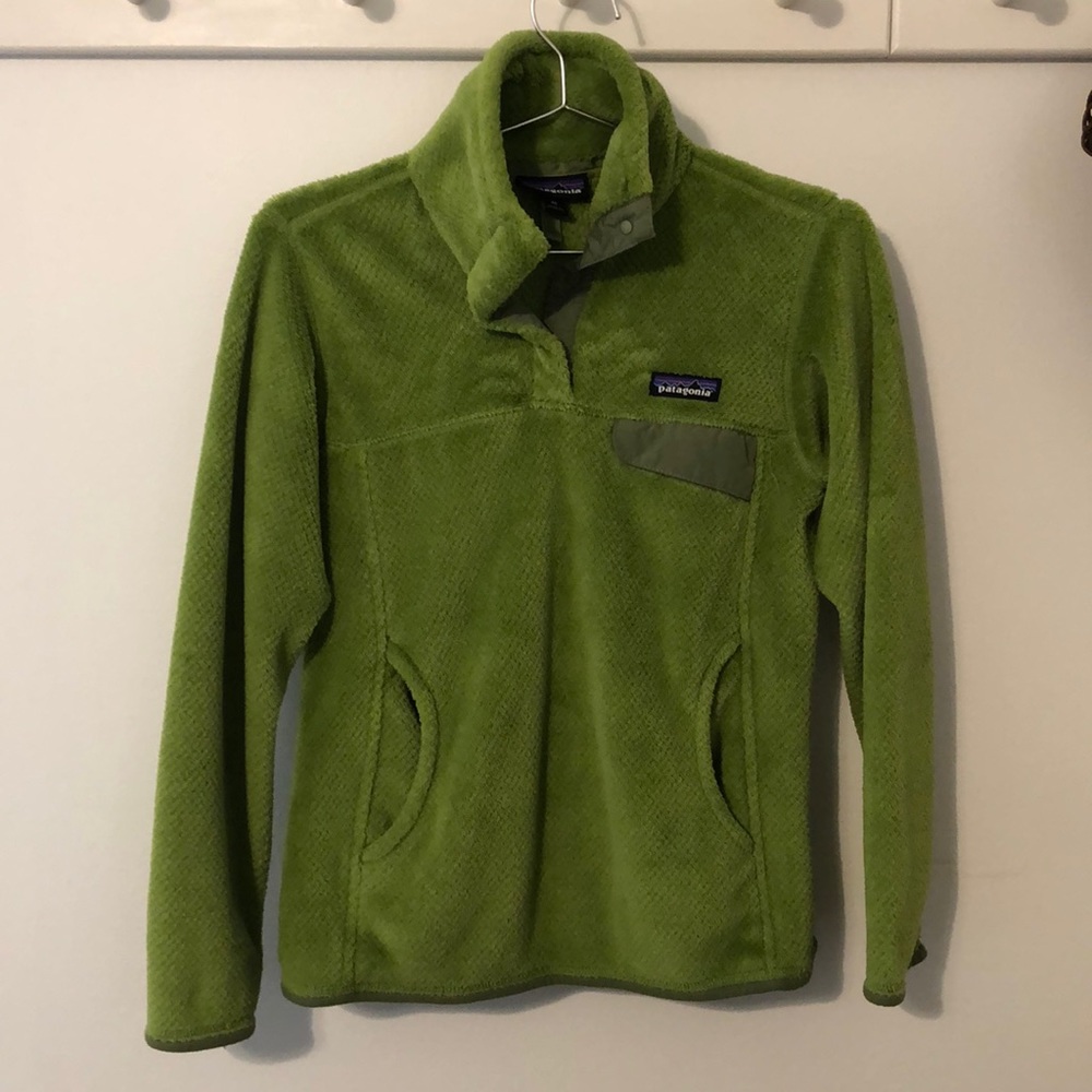 Patagonia women’s XS green pullover